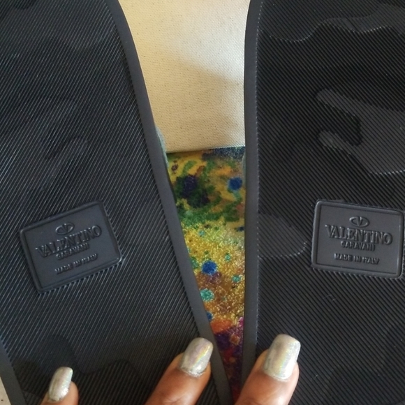 Valentino Slides - Picture 7 of 7